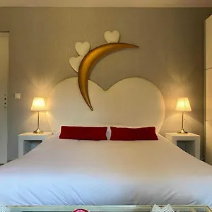 domaine-de-la-palle.hotels-rhonealpes.com/